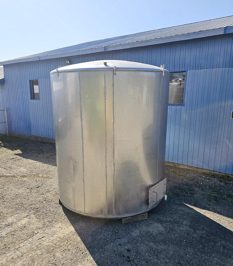 Used Used 5000 Gallon Tank, Stainless Steel