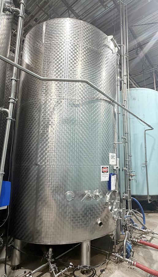 Used Used 5000 Gallon Tank, 304 Stainless Steel, With Heat Exchanger & Pump
