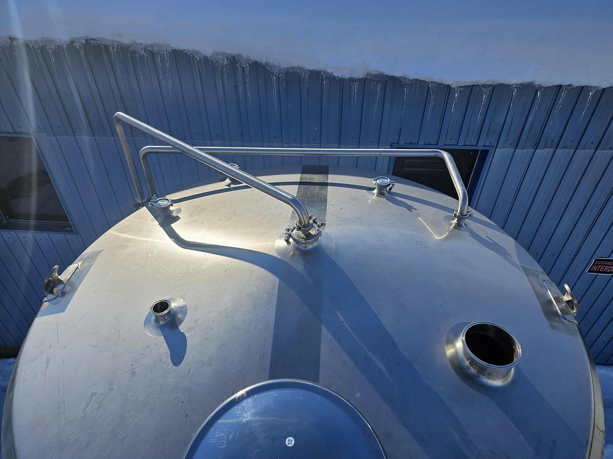 Used Used 2641 Gallon Insulated Tank, 304 Stainless Steel
