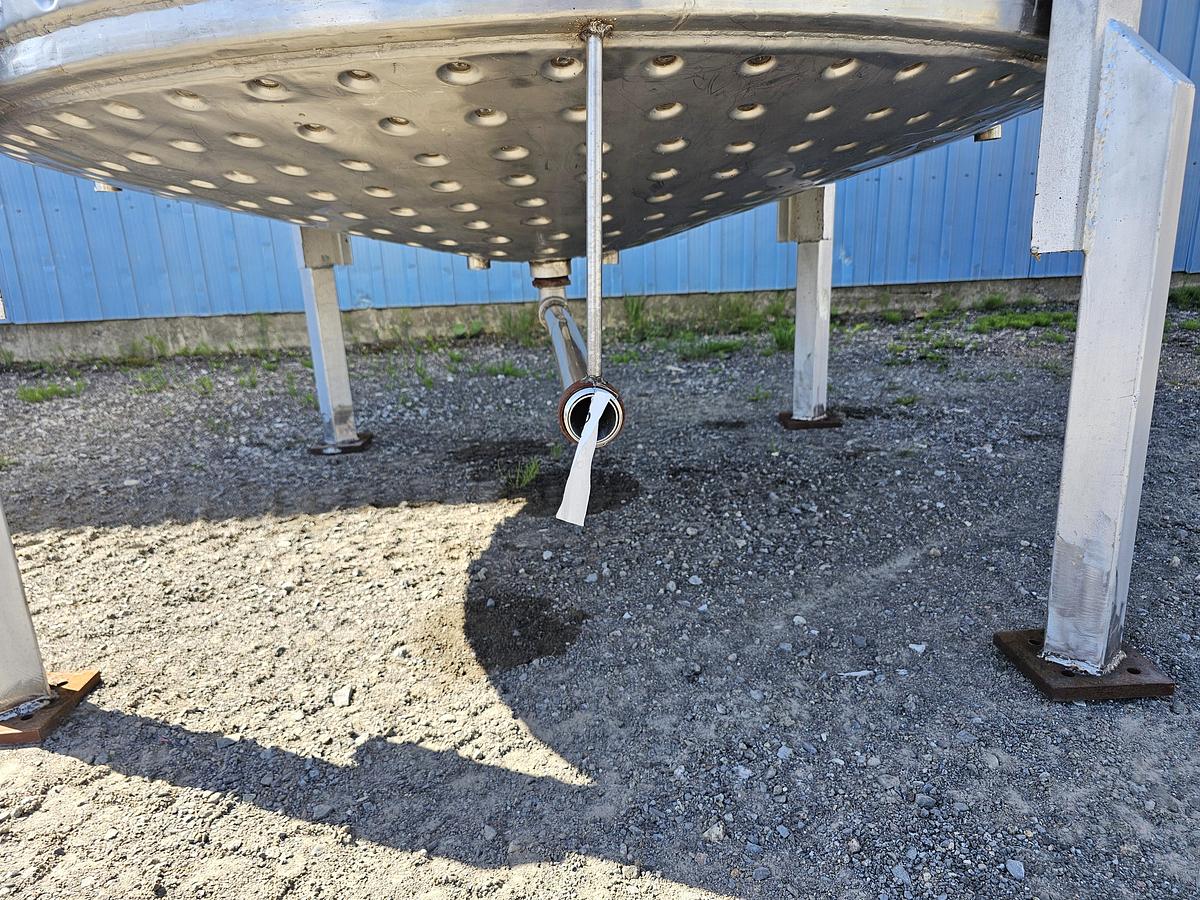 Used Used 1700 Gallon Jacketed Tank, 304 Stainless Steel, With Mixer
