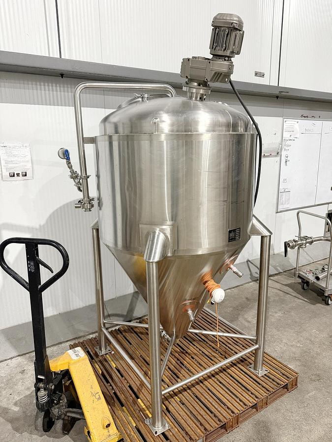 Used Used 166 Gallon Jacketed Tank (Reactor), 304 Stainless Steel, With Mixer