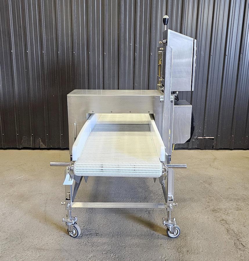 Used TCL Auction - Maple Leaf Foods - Ontario - Lot 143 - metal detector