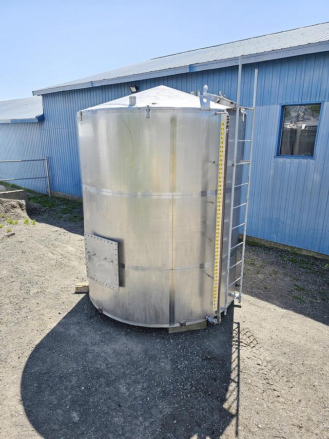 Used Used 5000 Gallon Tank, Stainless Steel