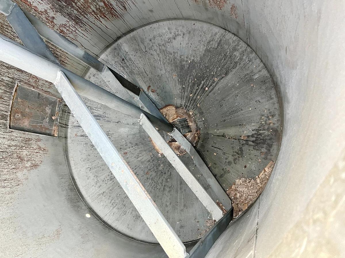 Used Used 3500 Gallon Tank, Carbon Steel, With Sweeper Mixer