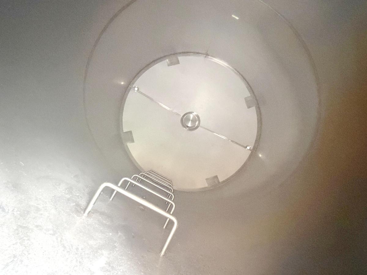 Used Used 2947 Gallon Tank, 304 Stainless Steel