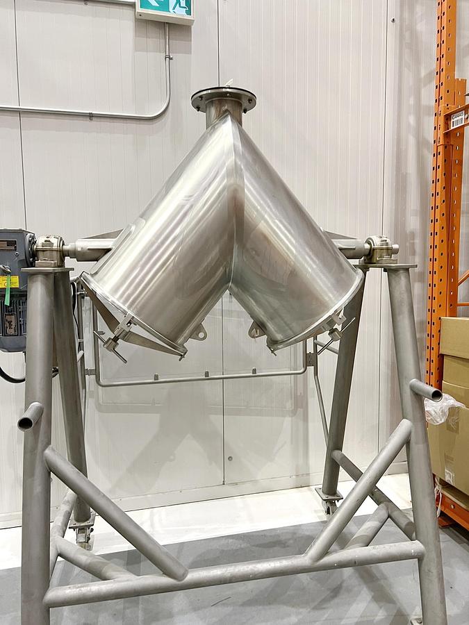 Used Used A&M Process Twin Shell Blender, 5 Cubic Feet