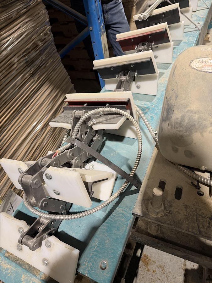 Used Used AFS Ribbon/Paddle Blender, 100 Cubic Feet, With Infeed & Outfeed Drag Conveyors