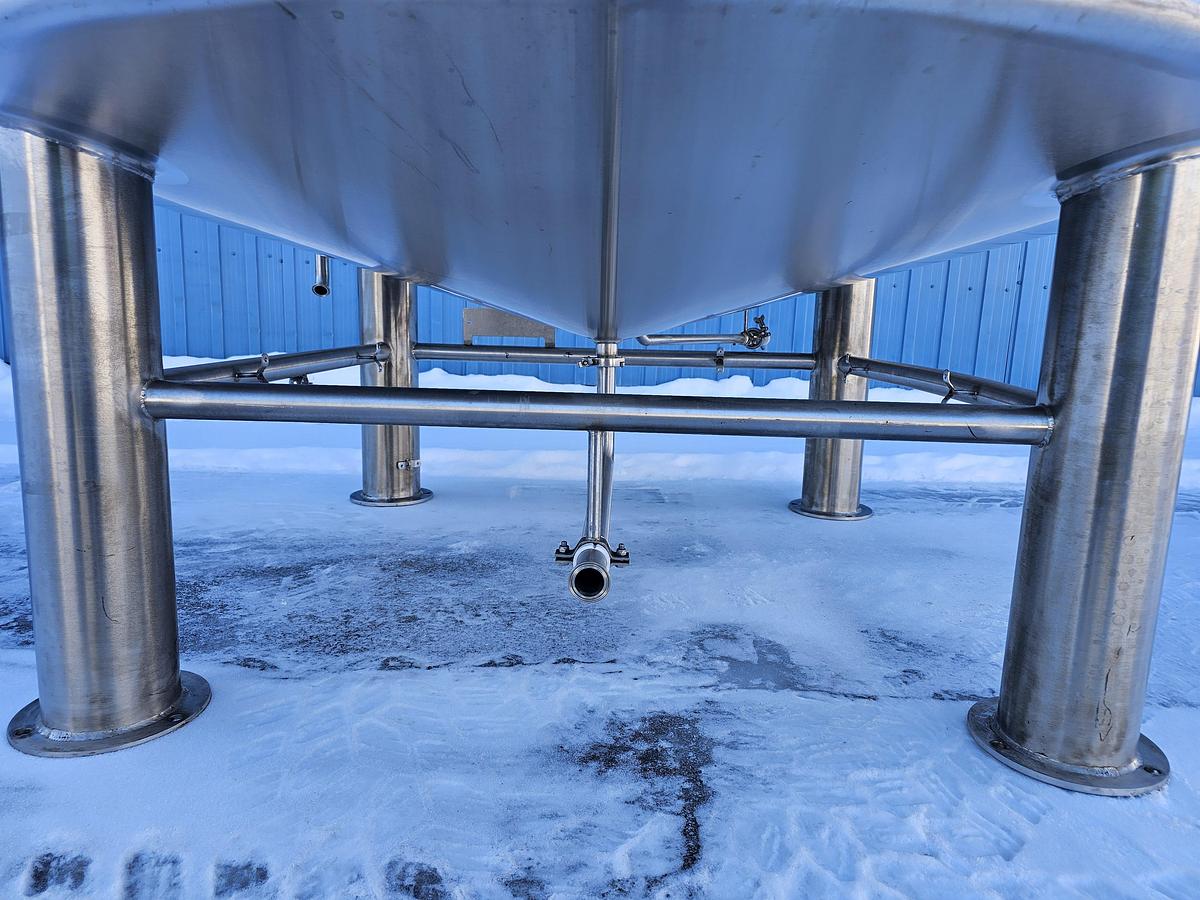 Used Used 2641 Gallon Insulated Tank, 304 Stainless Steel