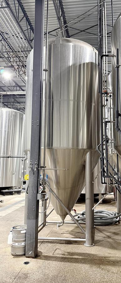 Used Used 4000 Gallon Jacketed Tank, 304 Stainless Steel