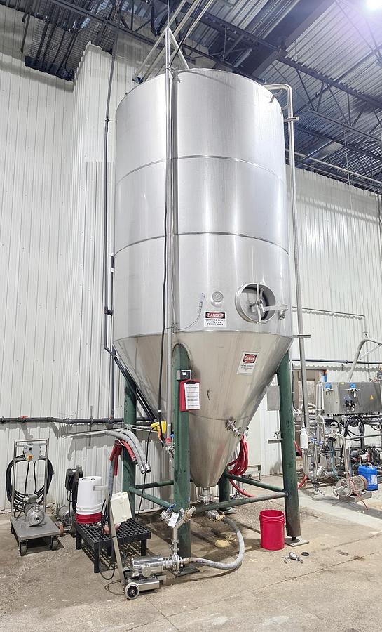 Used Used 4500 Gallon Jacketed Tank, 304 Stainless Steel