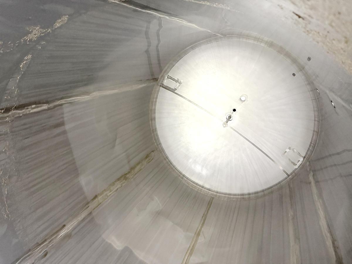 Used Used 5000 Gallon Tank, 304 Stainless Steel, With Heat Exchanger & Pump
