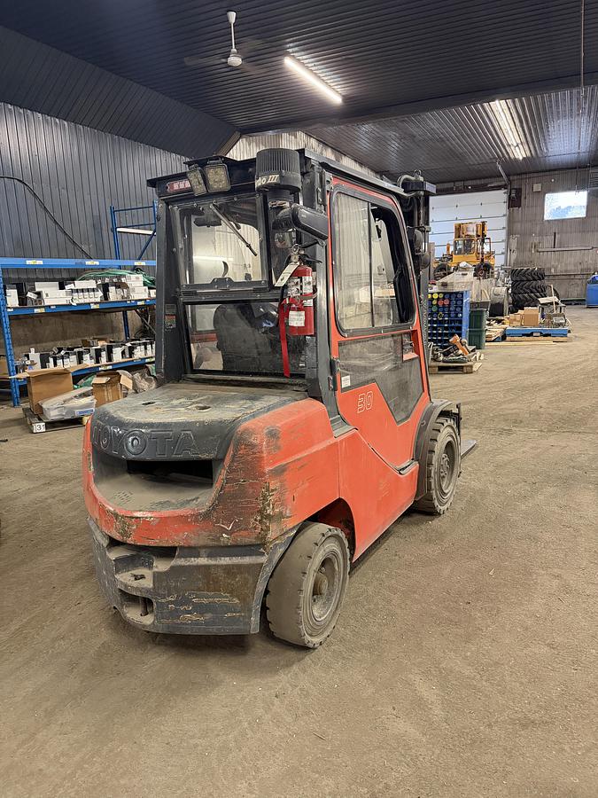 Used Used 2010 Toyota 8FDU30 Diesel Forklift – 6,000 LB Capacity – Enclosed Cab – Side Shift – Warehouse Relocation Sale