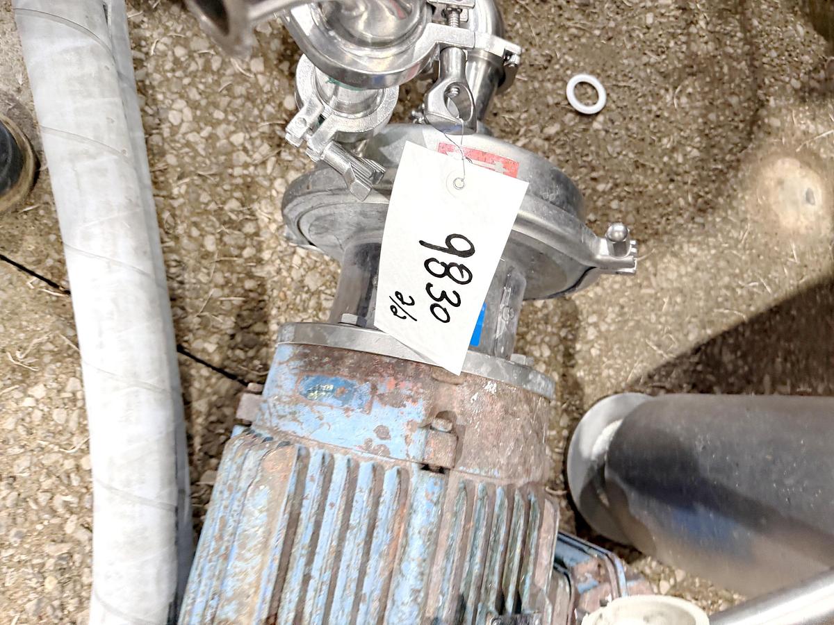 Used Used 13,208 Gallon Tank, 304 Stainless Steel, With Heat Exchanger & Pump