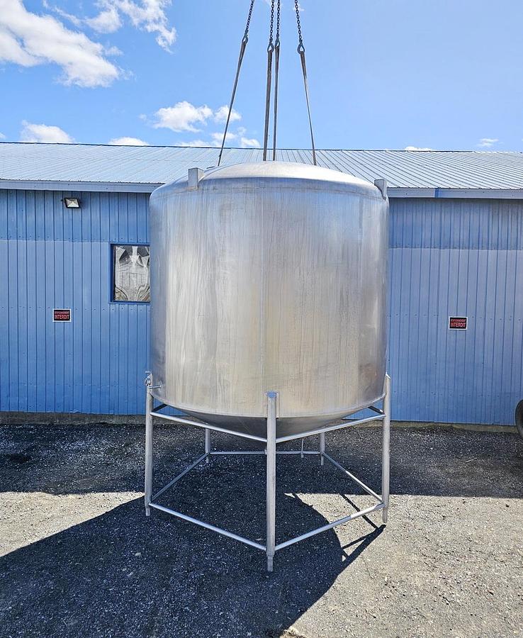 Used Used 5000 Gallon Tank, 304 Stainless Steel