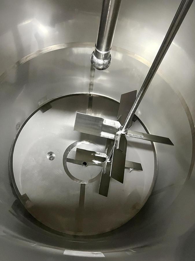 Used Used 3000 Gallon Tank, Stainless Steel, With Mixer