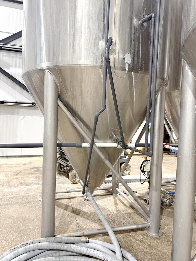 Used Used 4000 Gallon Jacketed Tank, 304 Stainless Steel