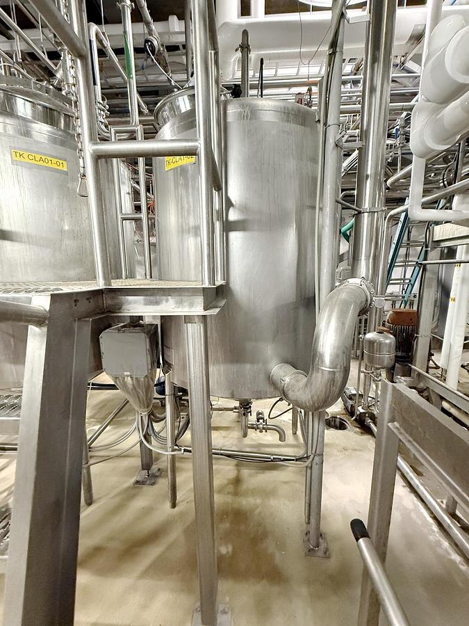 Used Used 600 Gallon Tank, 316L Stainless Steel, With Mixer