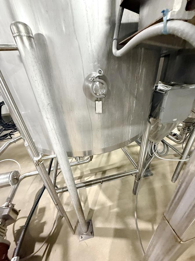 Used Used 600 Gallon Tank, 316L Stainless Steel, With Mixer