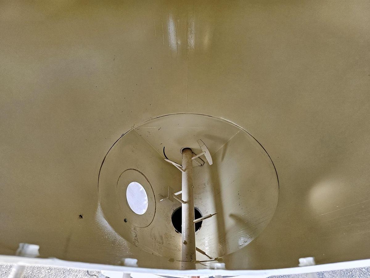 Used Hopper with screw valve