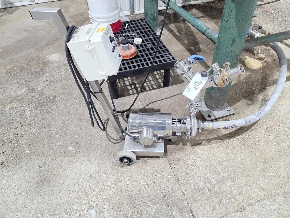 Used Used 4500 Gallon Jacketed Tank, 304 Stainless Steel