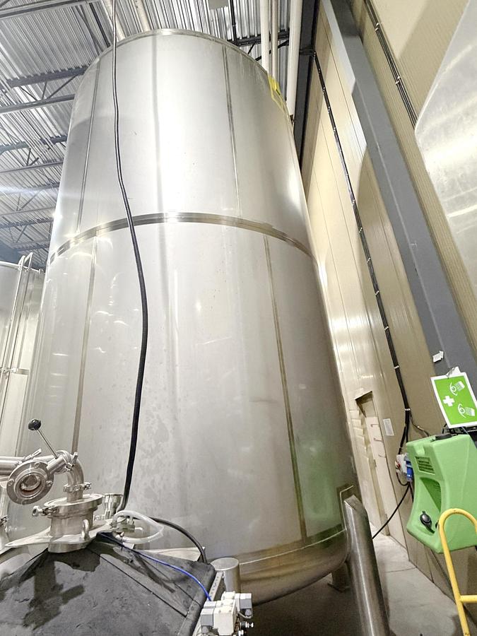 Used Used 13,208 Gallon Tank, 304 Stainless Steel