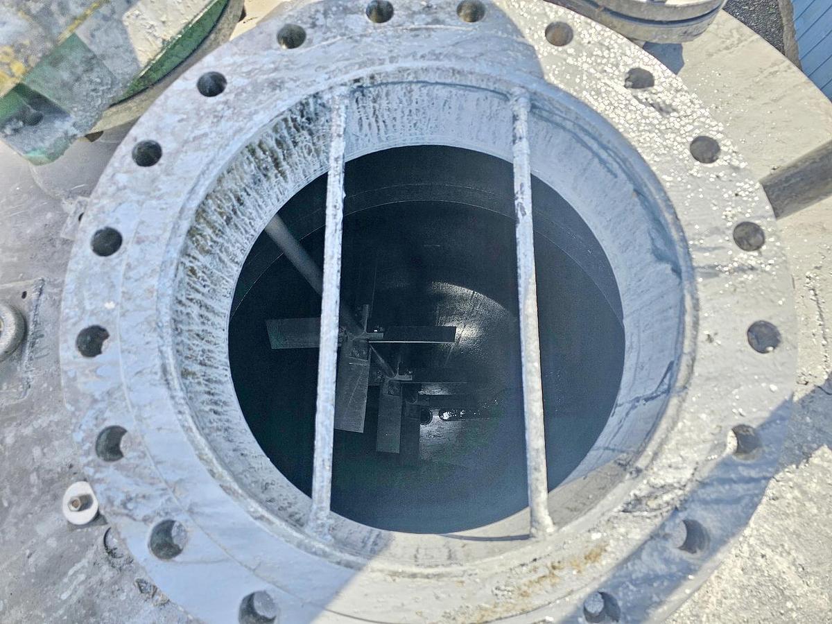 Used Used 1500 Gallon Tank, Stainless Steel, With Mixer