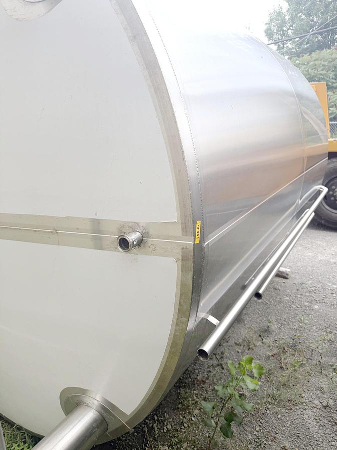 Used Used 2947 Gallon Tank, 304 Stainless Steel