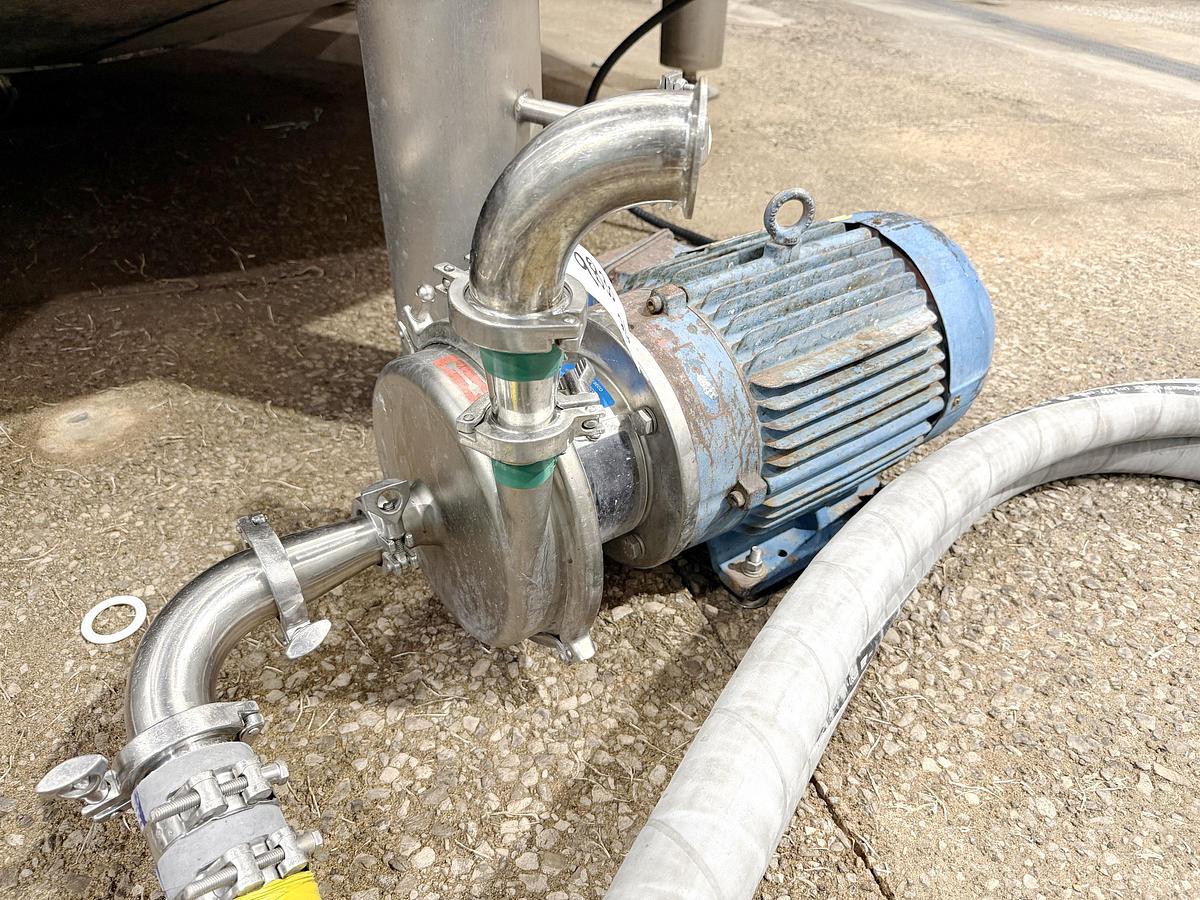 Used Used 13,208 Gallon Tank, 304 Stainless Steel, With Heat Exchanger & Pump