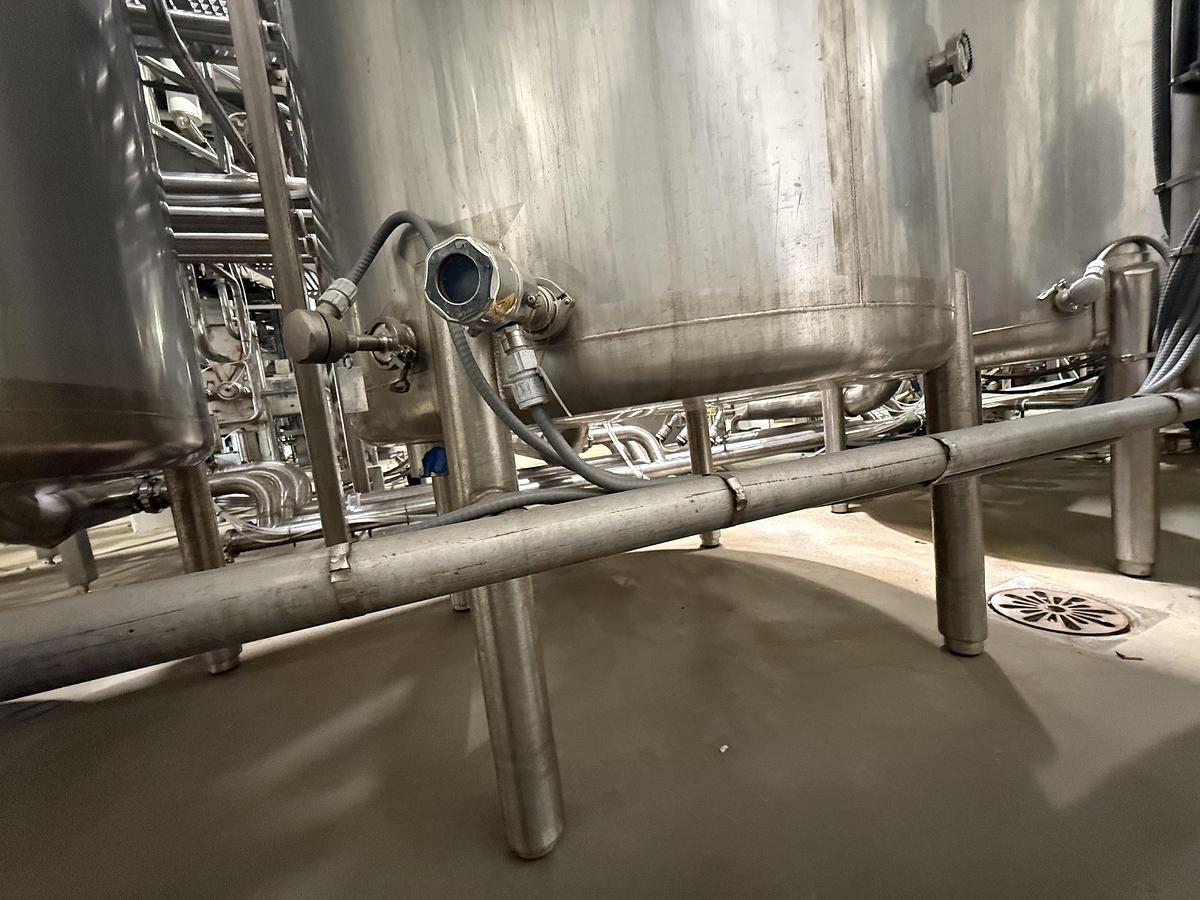 Used Used 1000 Gallon Tank, 316L Stainless Steel