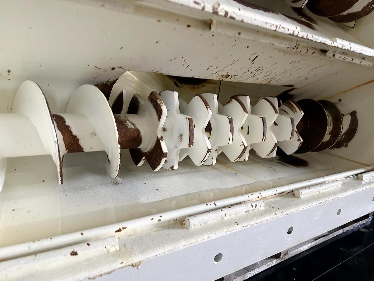 Used Used Screw Conveyor / Lump Breaker, 21'' Diameter X 36'' Long, Twin Screws