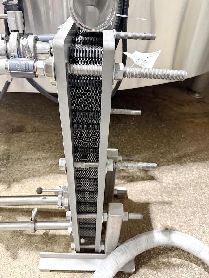Used Used 13,208 Gallon Tank, 304 Stainless Steel, With Heat Exchanger & Pump