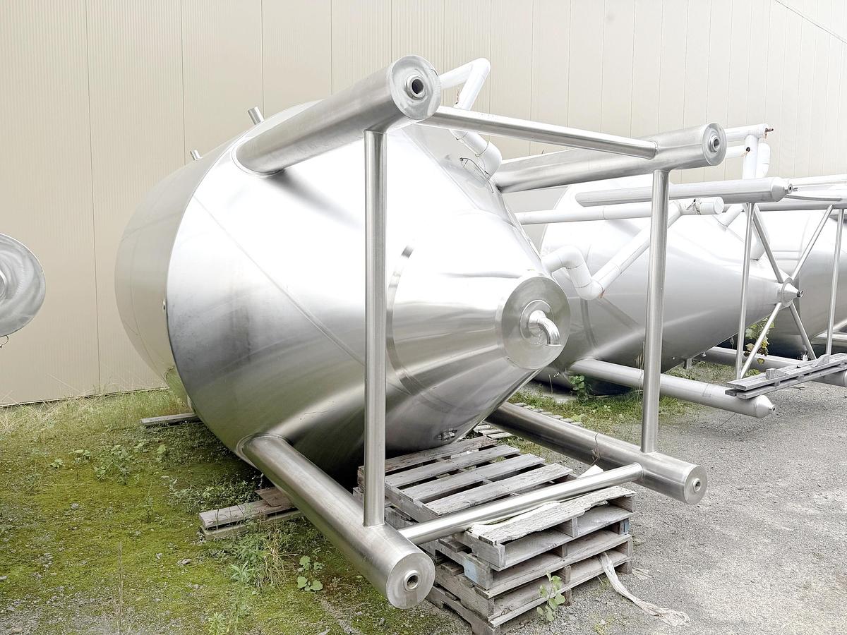 Used Used 5580 Gallon Jacketed Tank, 304 Stainless Steel