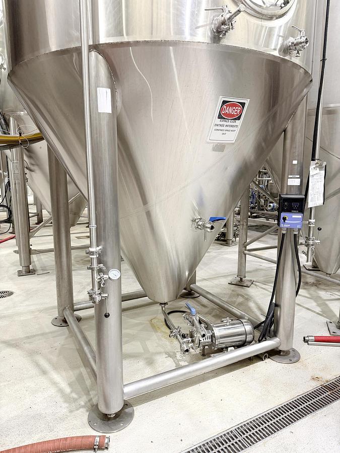Used Used 2500 Gallon Jacketed Tank, 304 Stainless Steel