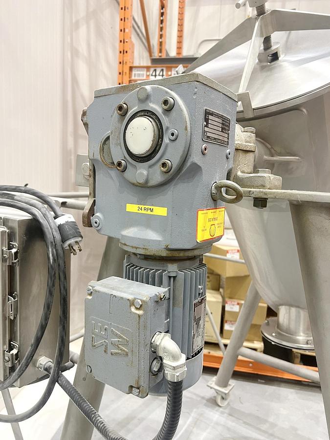 Used Used A&M Process Twin Shell Blender, 5 Cubic Feet