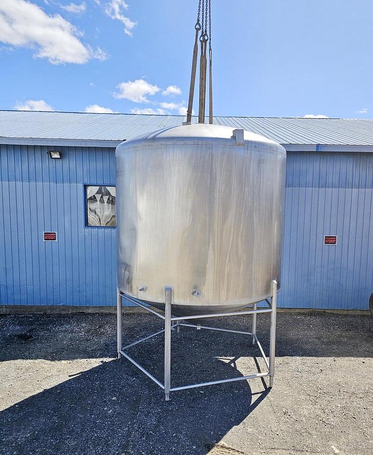 Used Used 5000 Gallon Tank, 304 Stainless Steel
