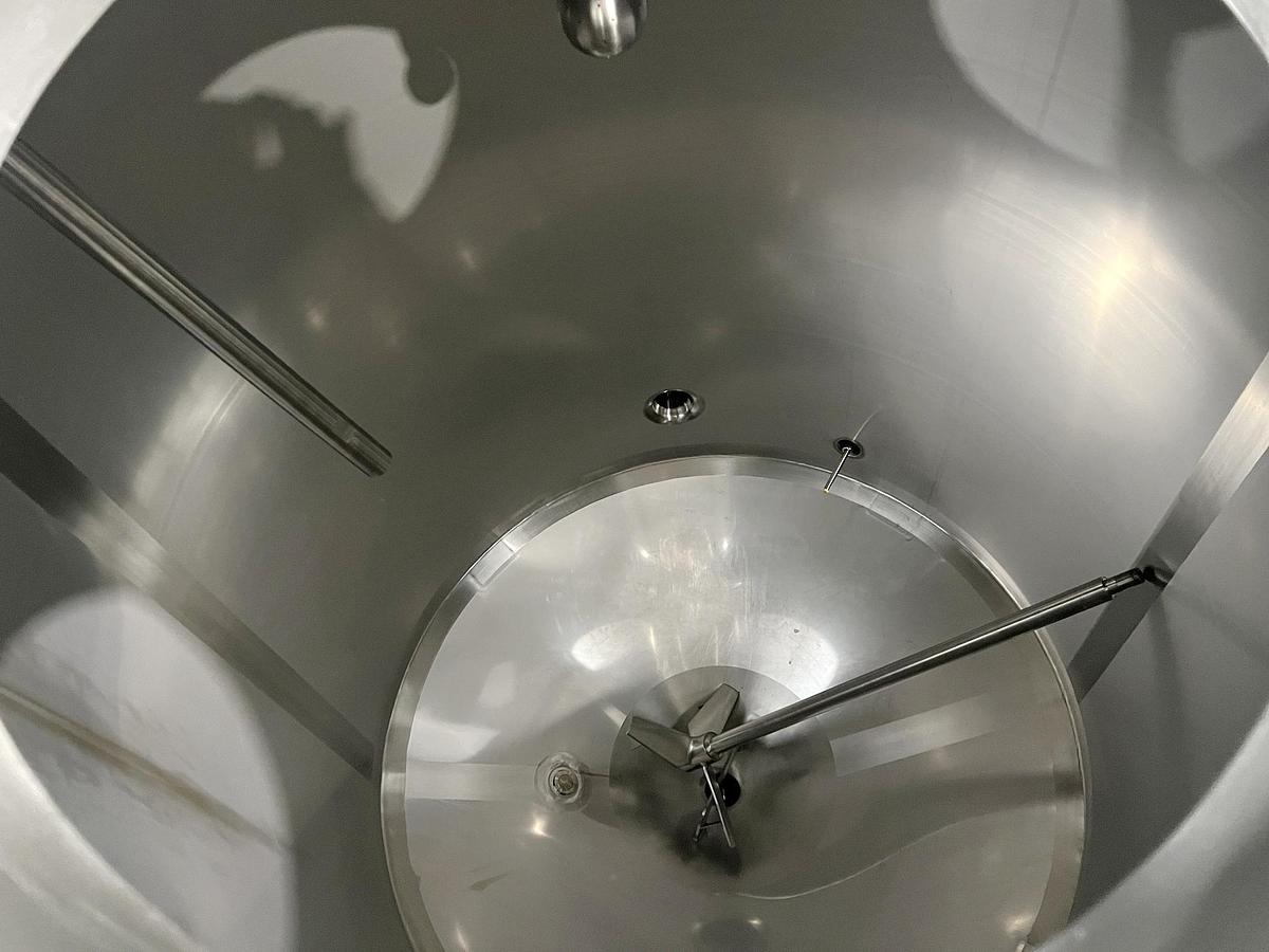 Used Used 600 Gallon Tank, 316L Stainless Steel, With Mixer