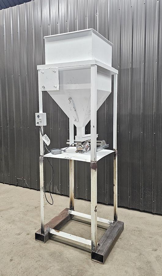 Used Levy Recovery Group Michigan - hopper and vibrator