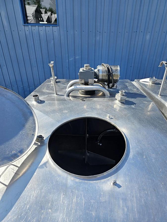 Used Used 2000 Gallon Jacketed Tank, 3 Compartments With Mixers, Flavor Tank