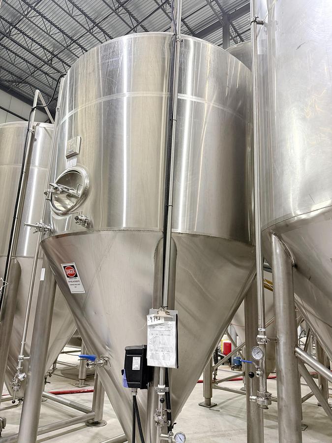 Used Used 2500 Gallon Jacketed Tank, 304 Stainless Steel