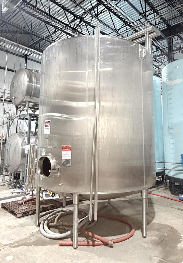 Used Used 5500 Gallon Jacketed Tank, 304 Stainless Steel, With Mixer