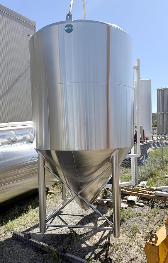Used Used 4966 Gallon Jacketed Tank, 304L Stainless Steel