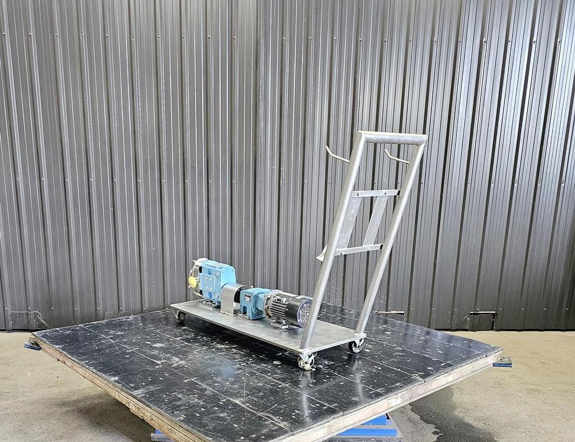 Used Used Waukesha Rotary Lobe Pump, Model 32, 1.5 HP