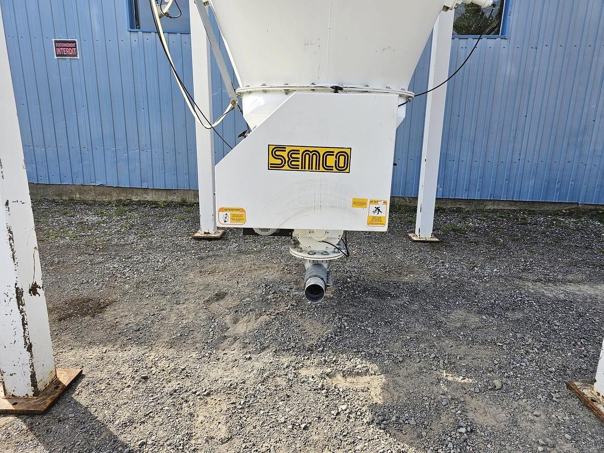 Used Hopper with screw valve