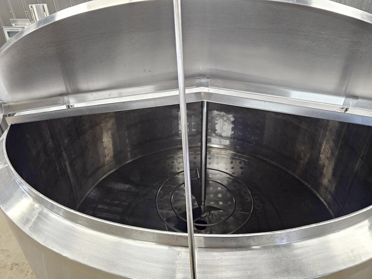 Used Metcalfe Auctions Mississauga - Lot 65 Stainless steel jacketed mix tank