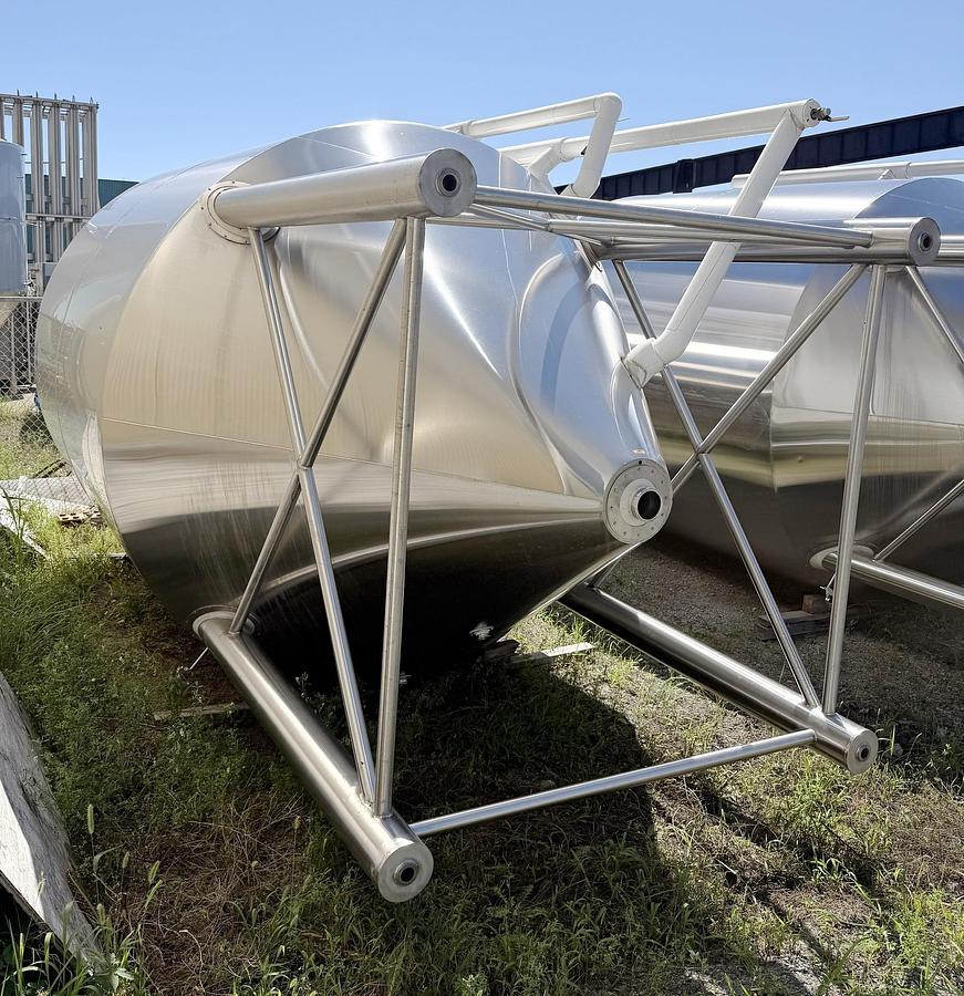Used Used 4966 Gallon Jacketed Tank, 304L Stainless Steel