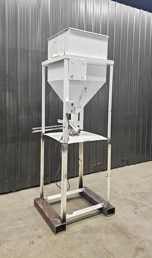 Used Levy Recovery Group Michigan - hopper and vibrator