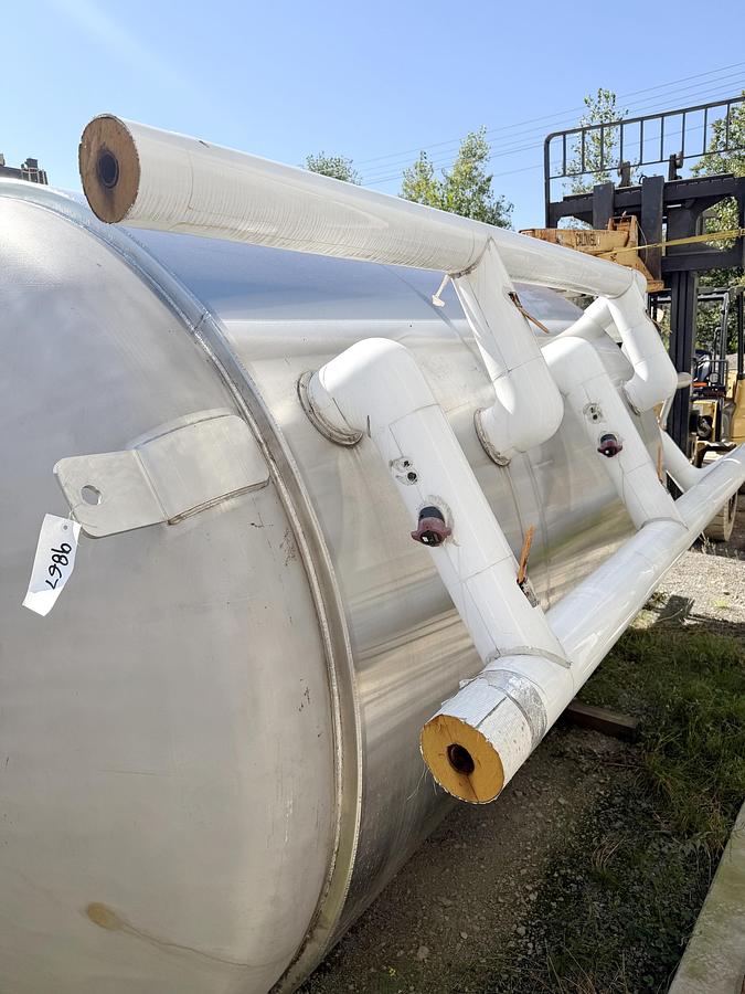 Used Used 2480 Gallon Jacketed Tank, 304 Stainless Steel