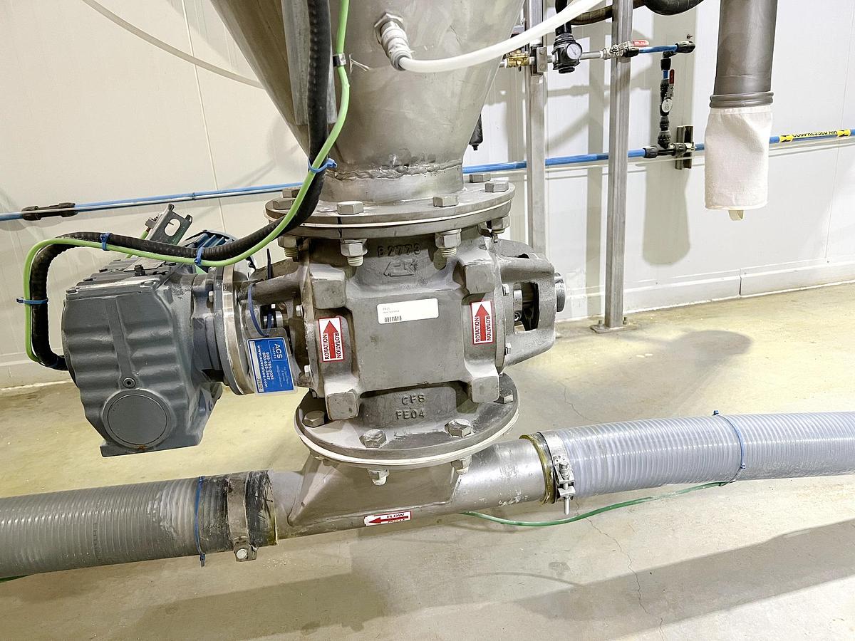 Used Used 3528 Gallon Tank (471.6 Cu.Ft. Silo), 304L Stainless Steel