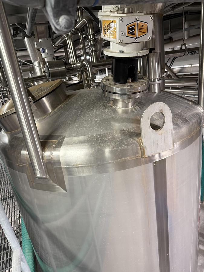 Used Used 600 Gallon Tank, 316L Stainless Steel, With Mixer