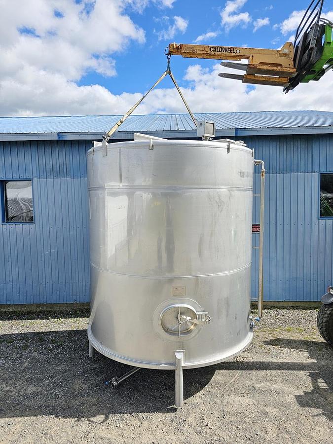 Used Used 5280 Gallon Tank, 304 Stainless Steel